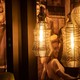 Atmosphärische lampen in der bar